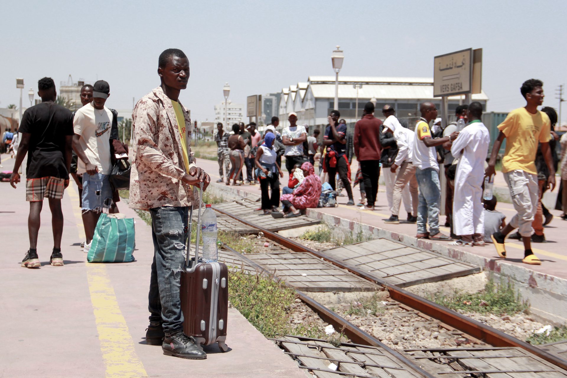 قِصّته حزينة وأحلامه لم تكتمل..  "عروة".. الوجه الآخر لمأساة لاجئين سودانيين يعيشُون في "حديقة" صفاقس